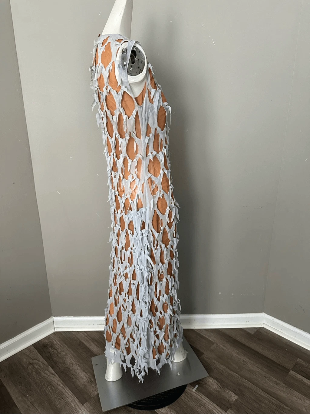 Maison Margiela Abito di seta ritagliato