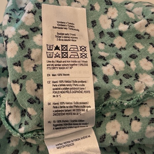 Girls green floral F&F t-shirt - 8/9 yrs - Picture 5 of 5