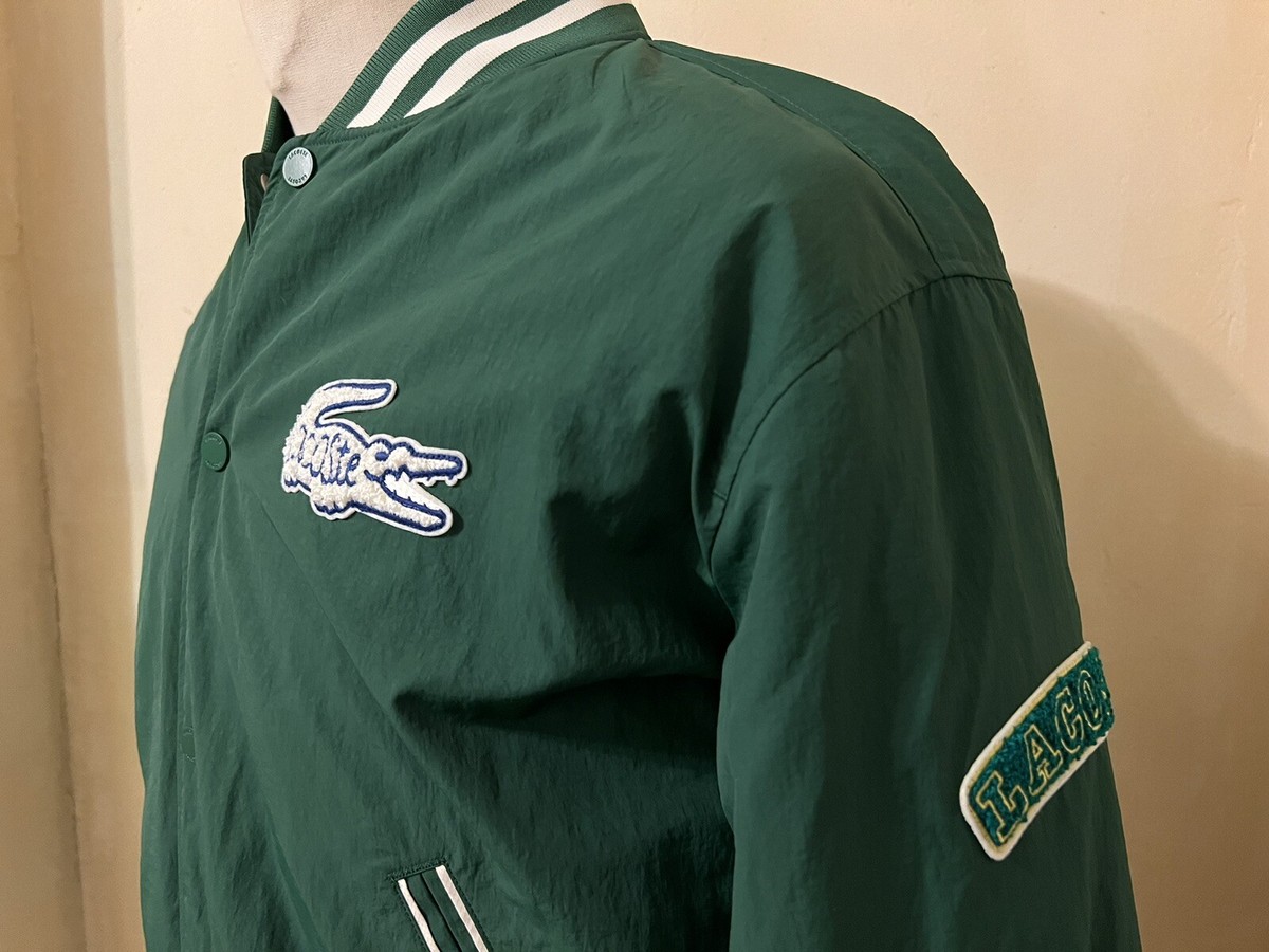 LACOSTE LIVE GREE HERITAGE GRAPHIC LOGO BUTTONED BOMBER