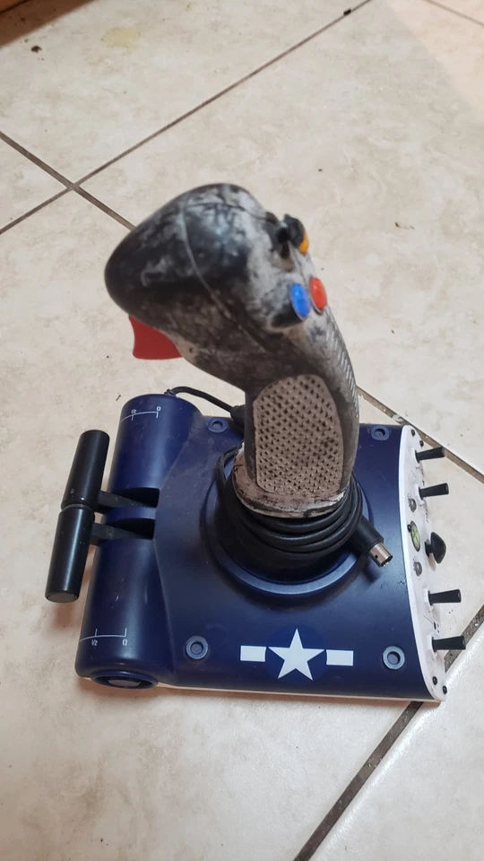 Pacific Aviator AV8R Flight Stick para Xbox 360 Modelo #47328 Mad Catz Accesorio Foto 4 de 4