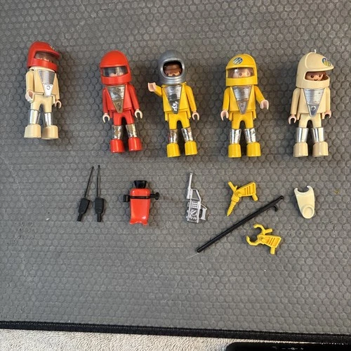 Vintage 1976 Original Playmobil Astronauts & Accessories. Lot of 5.