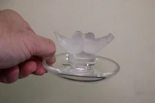 LALIQUE CRYSTAL FRANCE FROSTED LOVE BIRDS KISSING RING HOLDER PIN DISH **CHIPPED