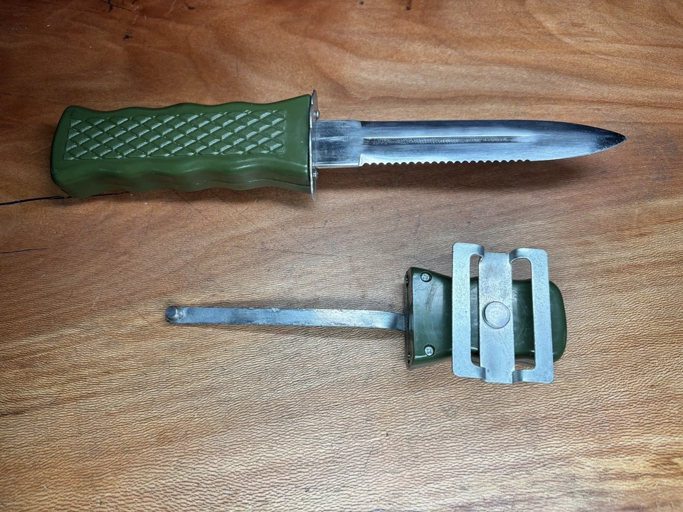 Rare Chinese PRC Police Fighting Knife Dagger Straight Blade and Serrated Blade - Image 2 of 4
