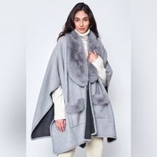 DO EVERYTHING IN LOVE Faux Fur Collar Kimono Women's Faux Fur Shawl Wrap NWT