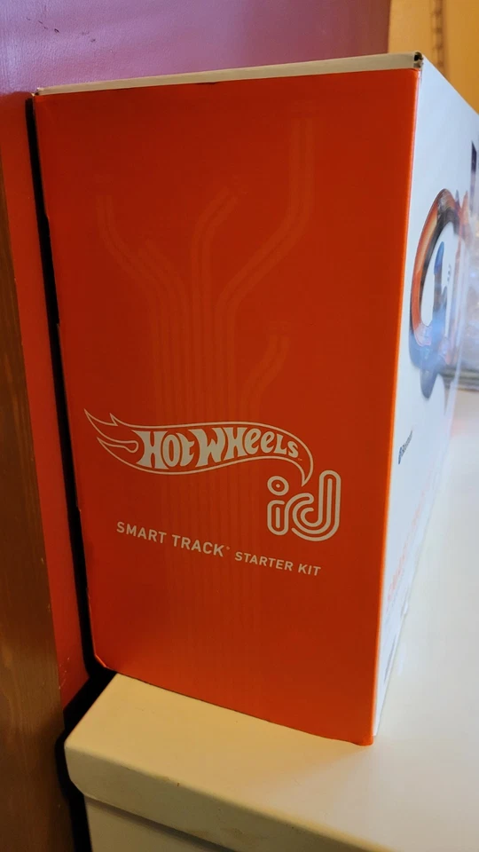 HOT WHEELS ID SMART TRACK STARTER SET BLUETOOTH W/3 ID VEHICLES 2020 (Used) - Image 2 of 4