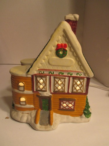 YULETIDE traditions PORCELAIN lighted house - Christmas - Lighted - Traditions - Picture 2 of 9