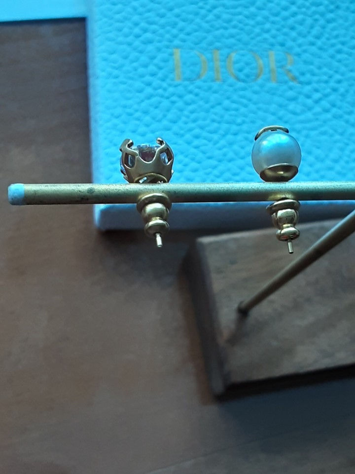 CHRISTIAN DIOR Earrings / box /dust bag very small stud eBay