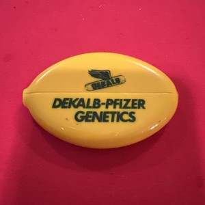 Elkhart Mt Pulaski Illinois Vintage Squeeze Rubber Coin Purse Dekalb Pfizer Seed