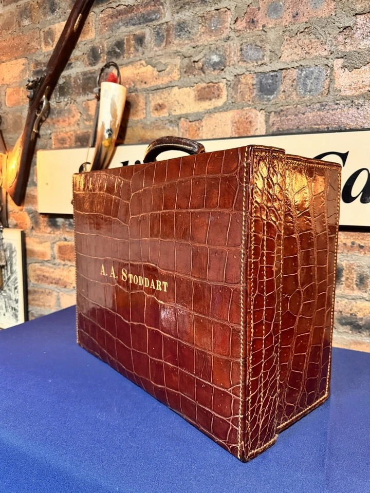 Estuche de tocador A Crocodile Gentlemans con frascos de plata 1900 impresionantes condiciones en muy buena condición Foto 4 de 4