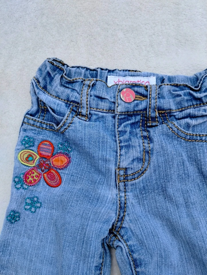 Pantalones de mezclilla bordados acampanados ajustables vintage Y2K para niñas pequeñas talla 18 Mos Foto 3 de 4