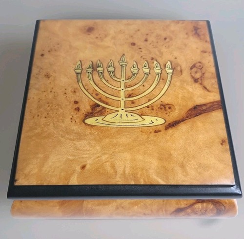 A Gargiulo & Jannuzzi Handcrafted Menorah Hinged Trinket Box Sorrento Italy