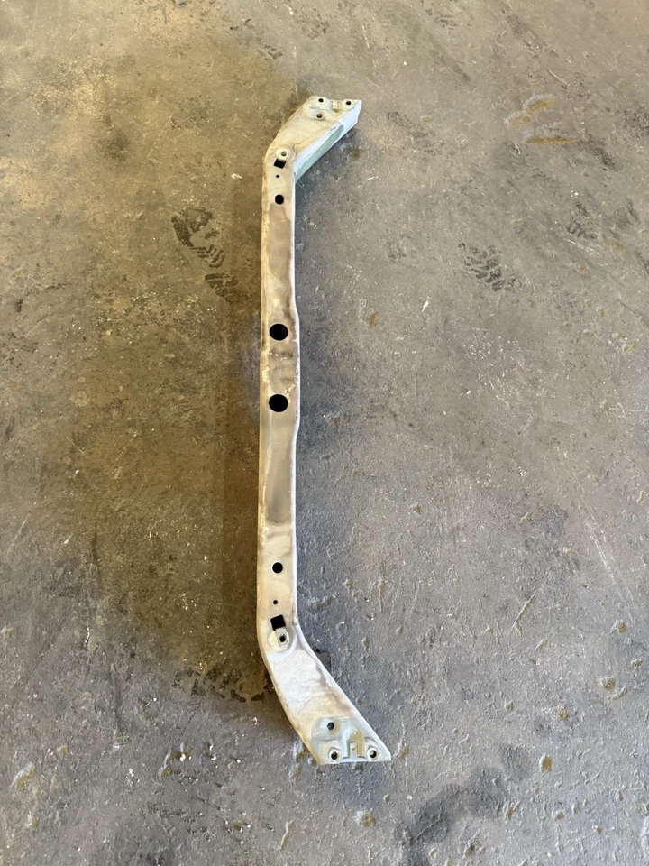 Barra de amarre de soporte de núcleo de radiador superior blanca | Ford F250 F350 Excursion 1999-2004 Foto 2 de 4