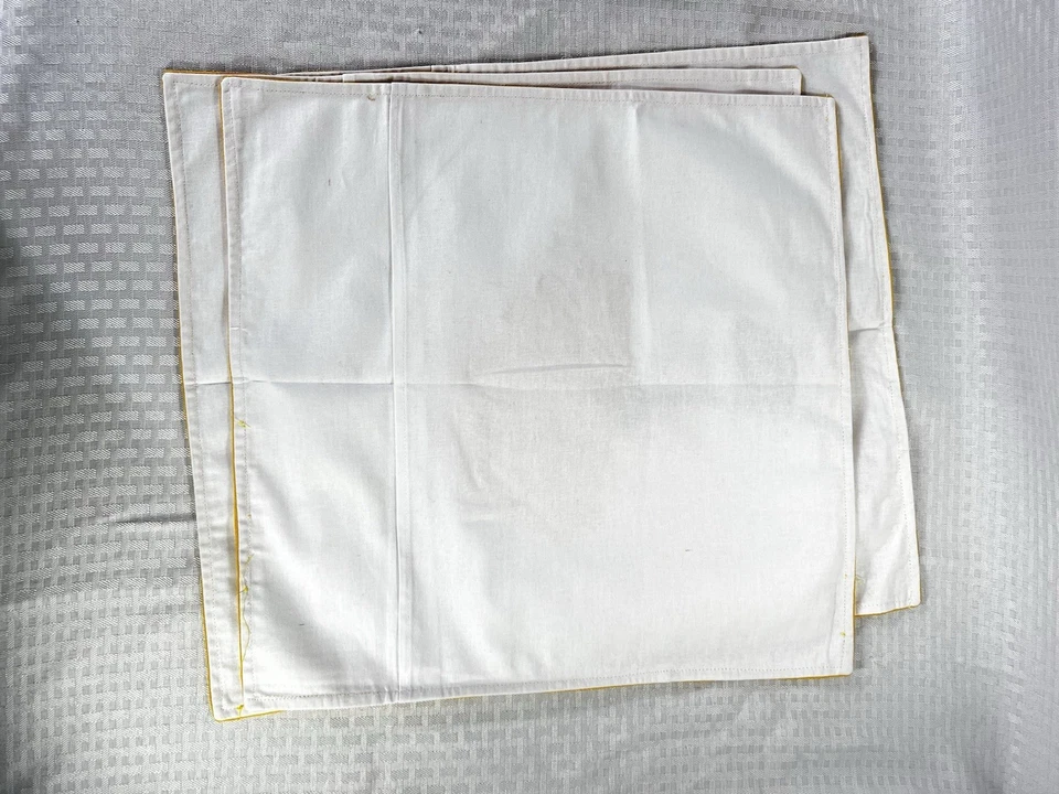 Fundas de almohada cuadradas con apliques florales - 3 Una tiene un defecto 12x12 Foto 4 de 4