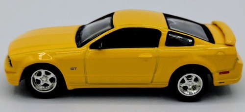 LOOSE Johnny Lightning 1:64 Muscle Cars USA 2005 Ford Mustang GT - Picture 9 of 10