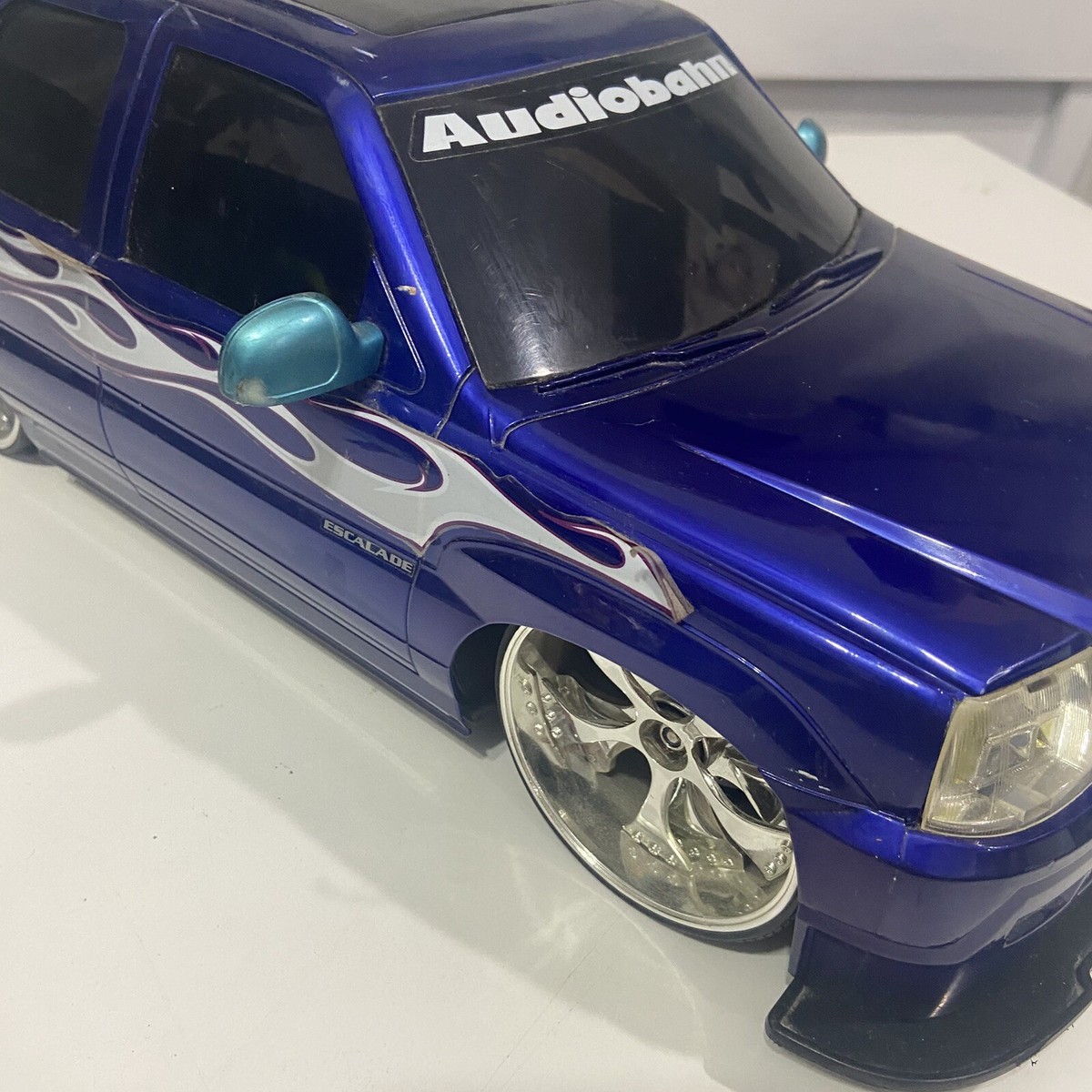 Jada Toys Dub City Cadillac Escalade Electric Blue Color RC