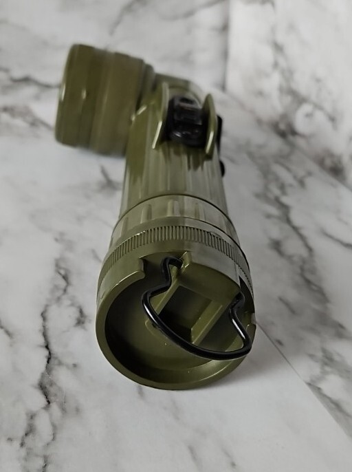 Lampe de poche militaire 3 feux - Lasers, pointeurs et lampes tactiques Lampe de poche militaire 3 feux - Lasers, pointeurs et lampes tactiques