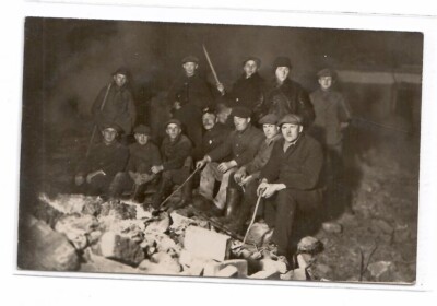 13 011 * Photo * Men with sticks sitting by fire * 30-40s