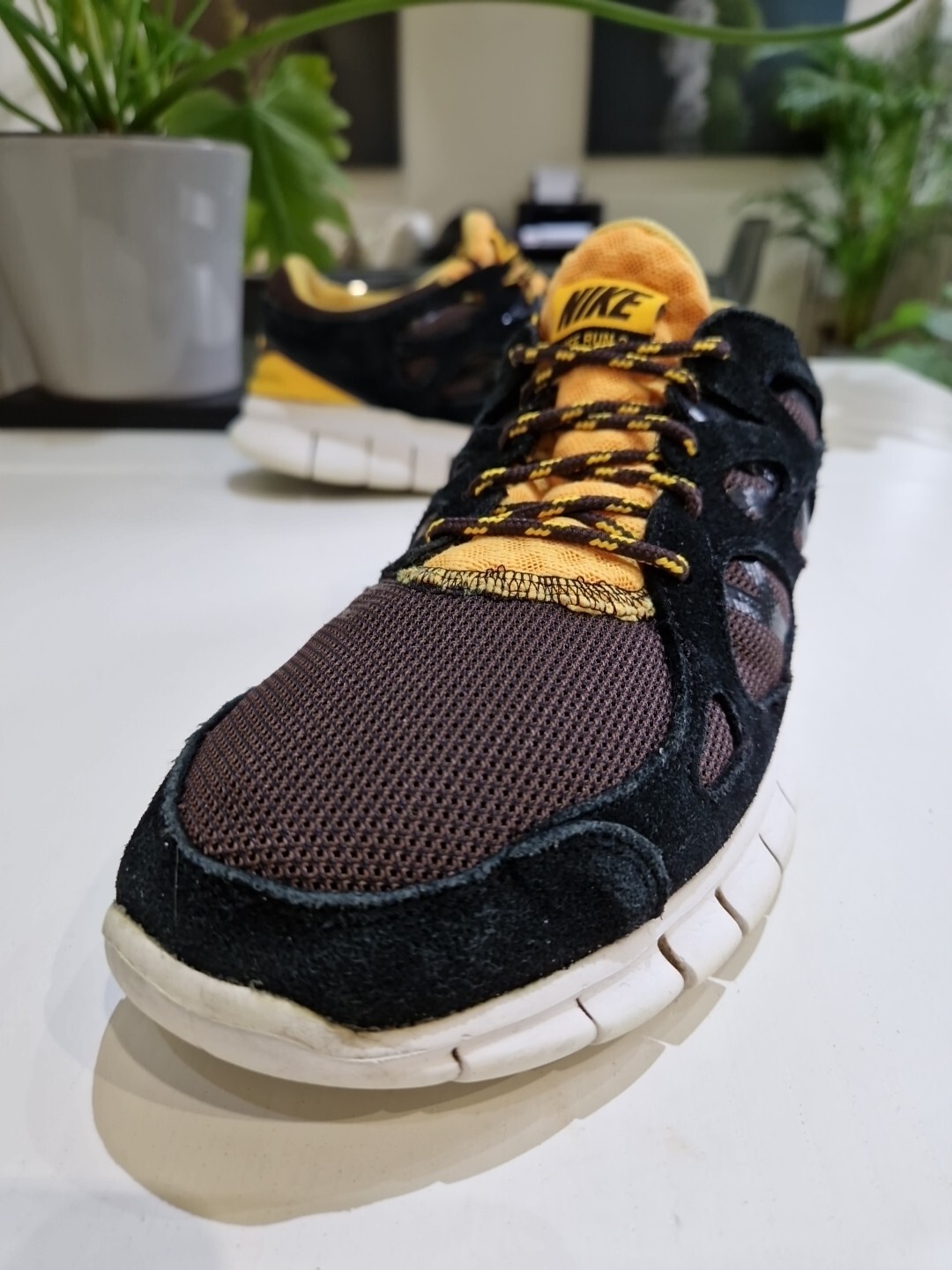 NIKE FREE RUN 2 TRAINERS. MENS SIZE 10 UK. BLACK/BRN/YELL/WHT eBay