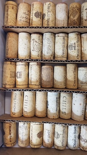 Lot of 425 Used Corks (254) Natural Wine Cork, (56)Champagne, (115) Synthetic - Picture 17 of 24