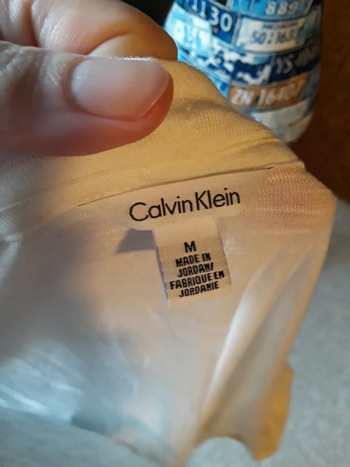 Cardigã Calvin Klein Branco Frente Aberta Couro Fuax Tamanho Médio com Bolsos - Imagem 4 de 4