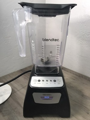 Blendtec Total Blender Classic 570 w/Jar & Lid | CTB2 - 1575W | Black