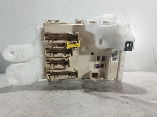 63583367 Caja Reles/Fusibles para TOYOTA AURIS (E18) * 2015 248032