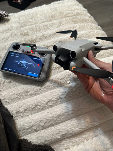 DJI Mini 3 Pro Ready to Fly Drone 4K w/ DJI RC, 34 Min, 12km, 249g
