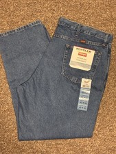 NWT Wrangler Rustler Men 42x30 Relaxed Fit Straight Leg Heavyweight Denim Jeans