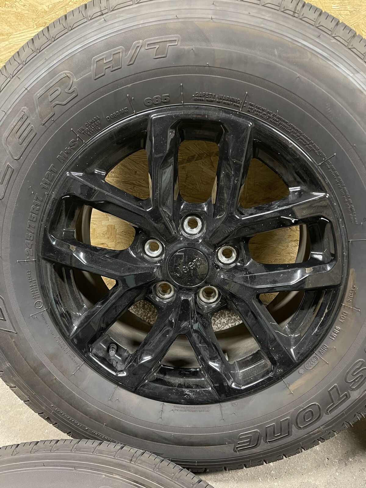 17" Jeep Gladiator RUBICON OEM wheels rims 95329 Bridgestone tires Good