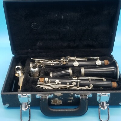 Unbranded clarinet with a Buffet Crampon Mouthpiece there has not been tested