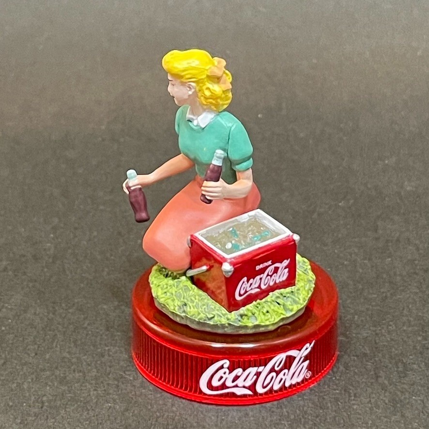 Picnic Cooler & Woman Coca-Cola Graffiti Oldies Figure Kaiyodo