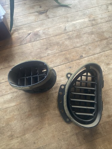 1998 2007 Ford Econoline E150 E250 E350 Air Vent 2005 2004 2003 - Picture 2 of 3