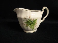ROYAL ADDERLY CANADIAN PROVINCIAL FLOWERS TRILLIUM MINI CREAMER WITH GOLD TRIM