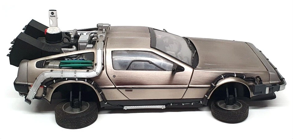 Sun Star 1/18 Scale DC12124F - De Lorean Back To The Future Part 2 - Image 3 of 4