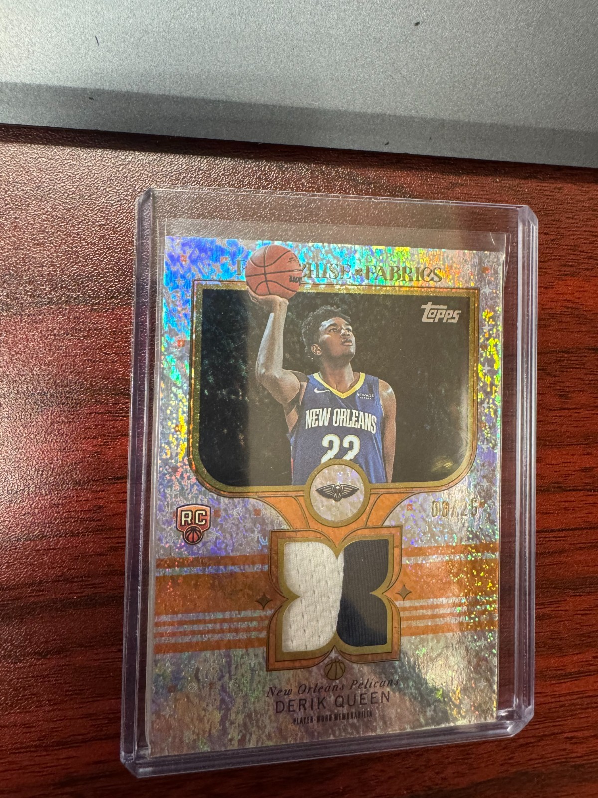 2025-26 Topps - Franchise Fabrics Derik Queen #FF-DQ Oran Holofoil /25 (MEM, RC)