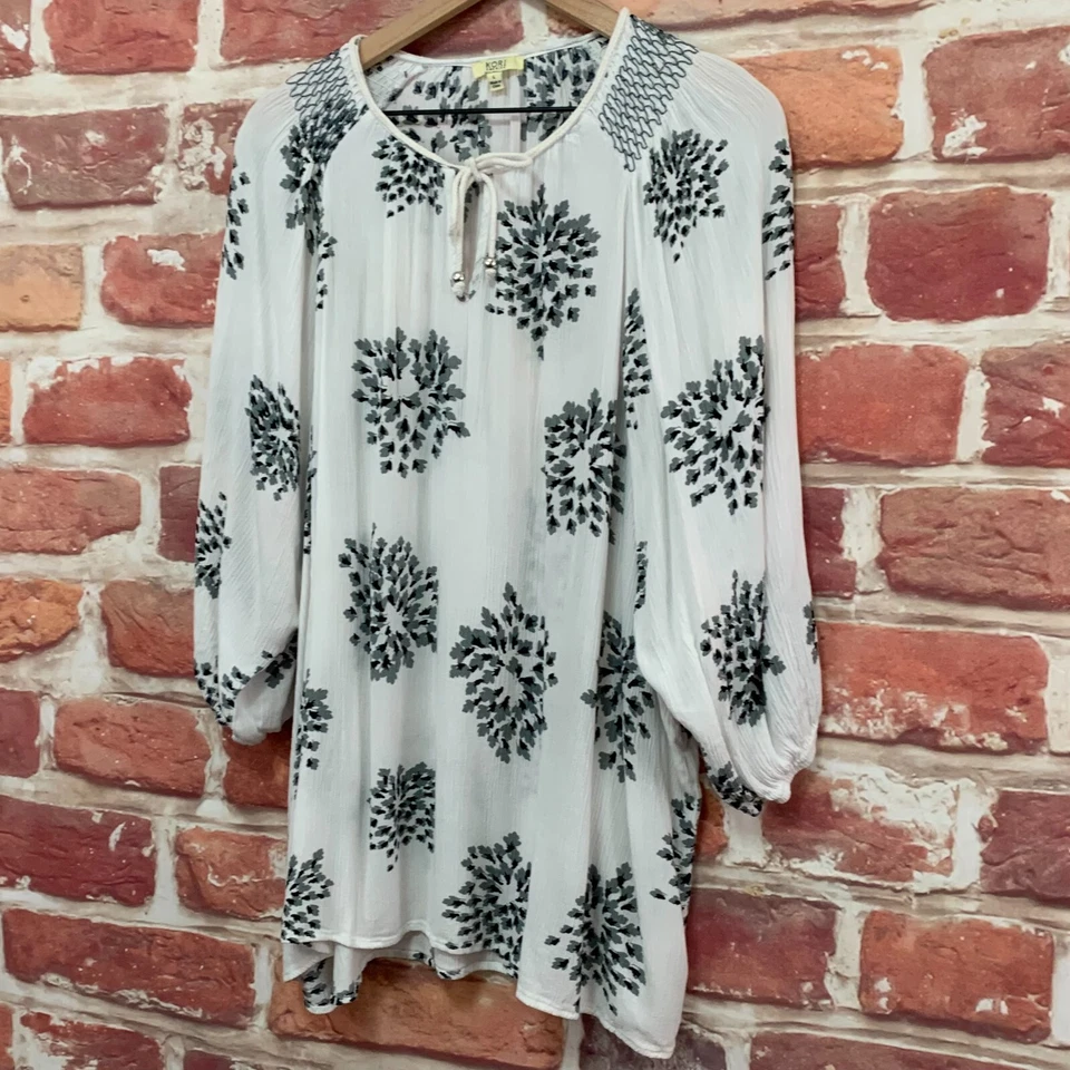 Kori America Top Shirt Womens Large White Gray Black Floral Peasant Popover - Image 3 of 4