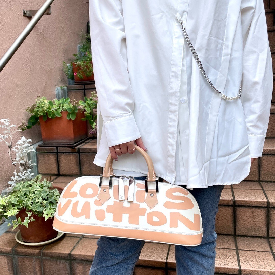 RAREAuth LOUIS VUITTON Graffiti Alma Horizontal M92176 Hand Bag