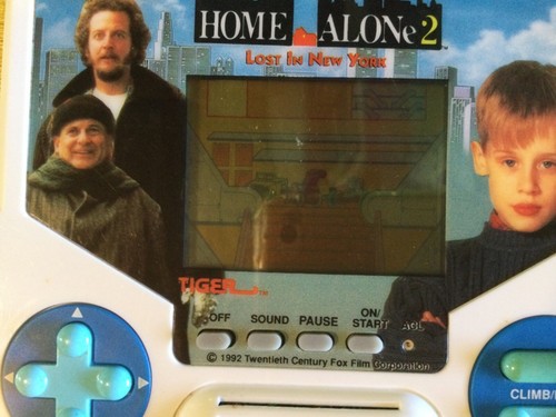 1988 TIGER ELECTRONICS GIOCO LCD PORTATILE "HOME ALONE 2" - Foto 5 di 14