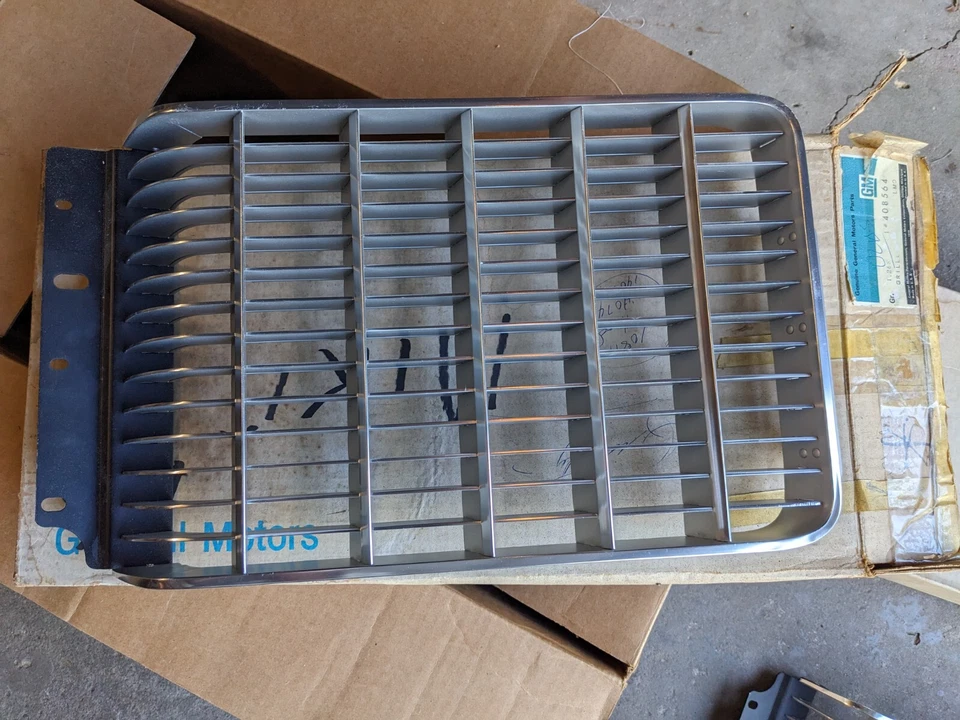 Juego de rejilla Oldsmobile Delta 88 Royale 1971 nuevo de lote Foto 4 de 4