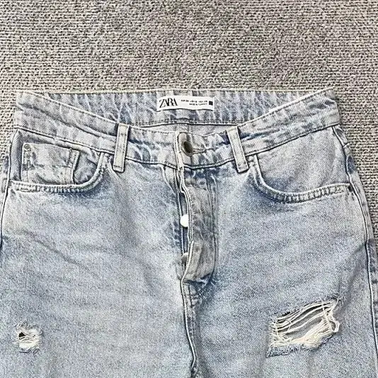 Zara Light Wash Vintage Jeans 28 thumbnail 8