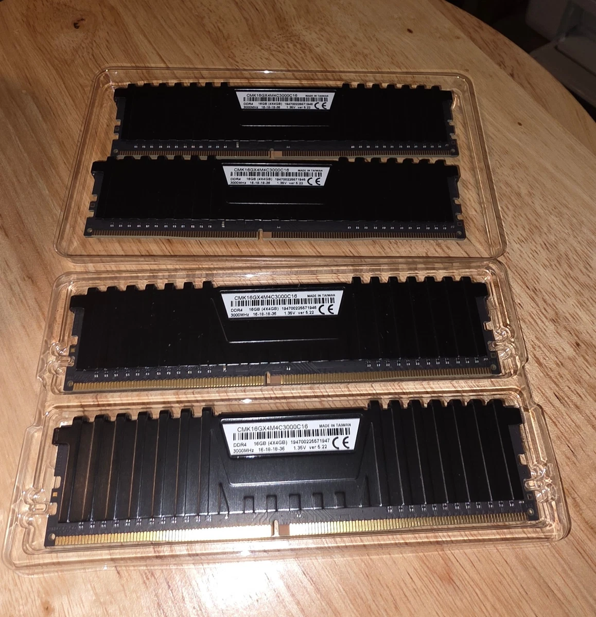 Corsair PC4-24000 (DDR4-3000) Bus Speed Computer RAM 4 GB Capacity