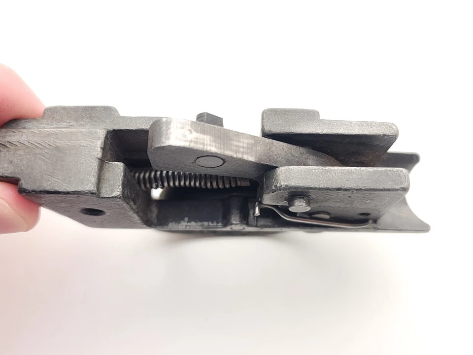 Protector de gatillo vintage Stevens modelo 820 con internos incompletos Foto 3 de 4