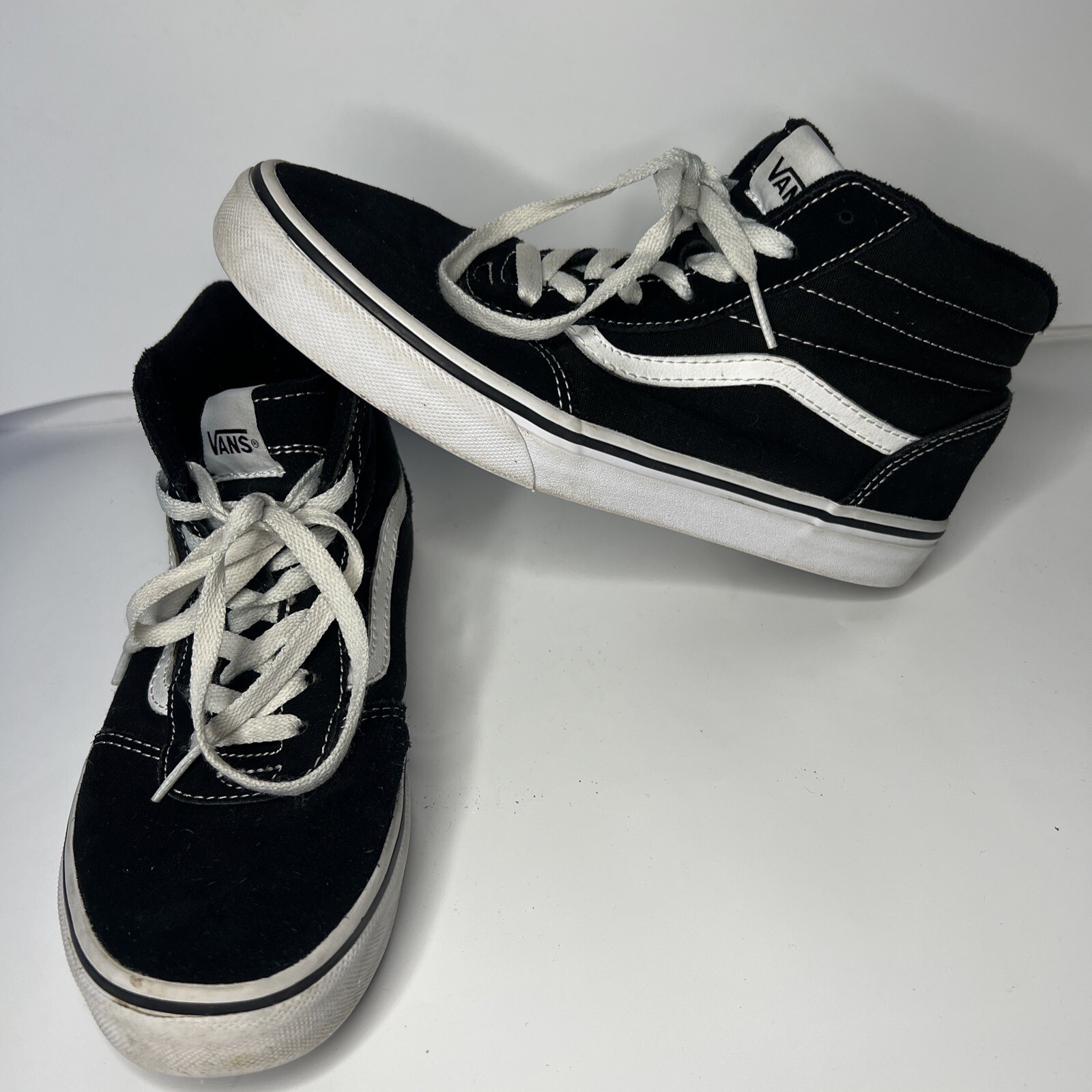 Vans High Top Skate Sneakers for Youth 6 Womens 8 Black Canvas 500714-image