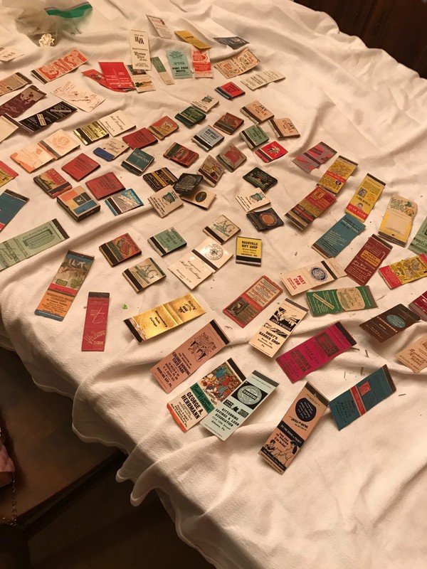 VINTAGE LOT OF MATCHBOOKS AND MATCHBOOK COVERS.ADVERTISING 