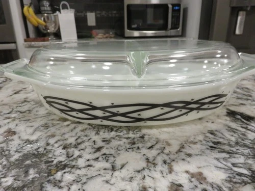 Vintage Pyrex Black Barbed Wire Pattern 1.5 qt Divided Casserole Dish w/Lid