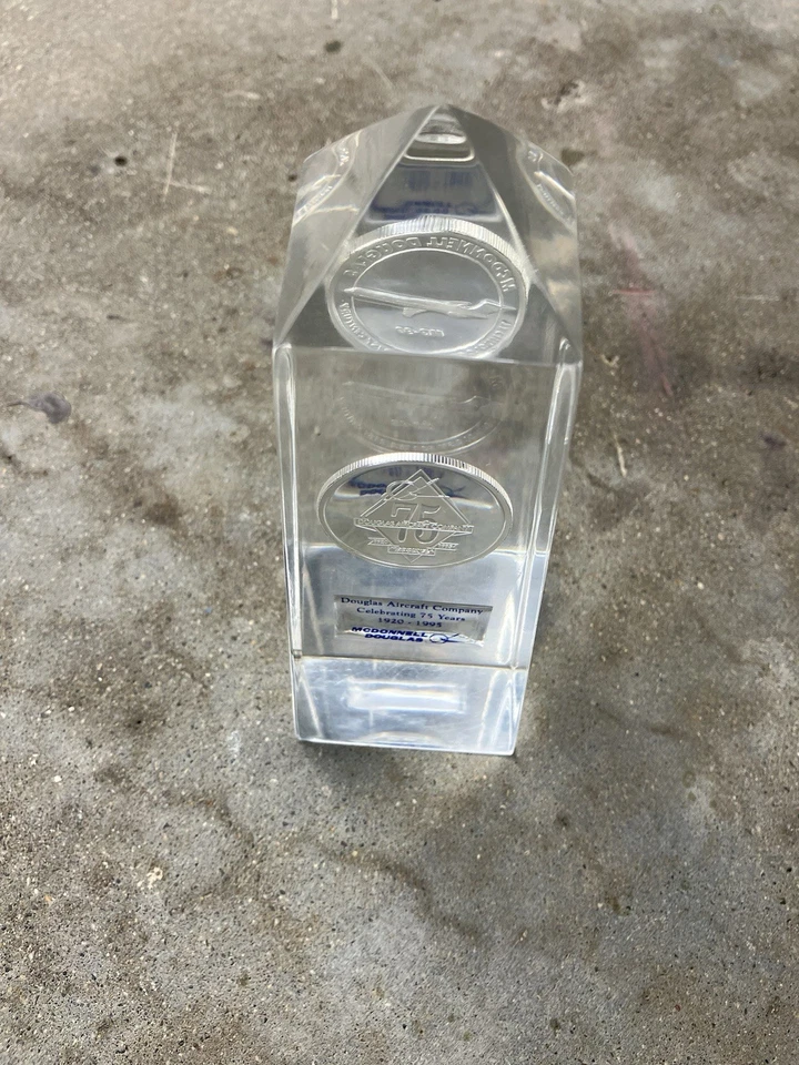 McDonnell Douglas Aircraft Company 75 Year Award MD-90 Vintage  Silver Coin .999 - Image 2 of 4