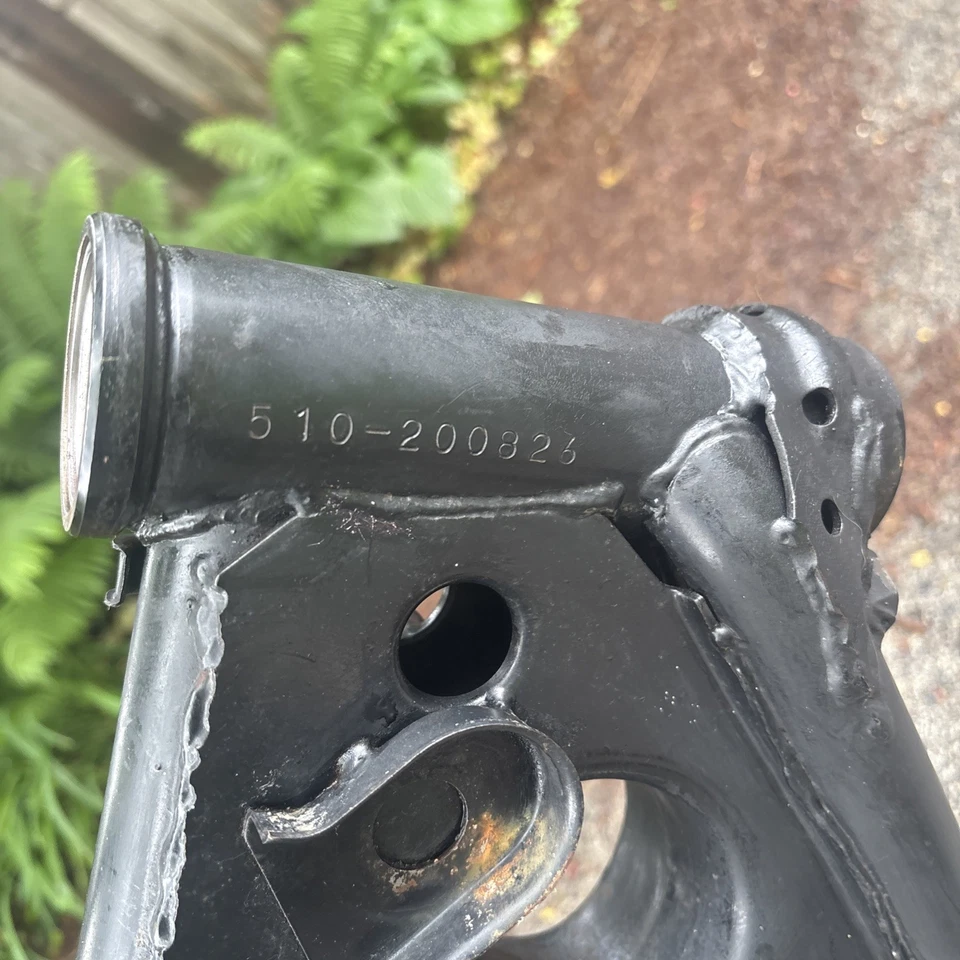 Cuadro Yamaha IT400 1976 IT400C IT 400 C chasis principal brazo oscilante trasero basculante OEM Foto 2 de 4