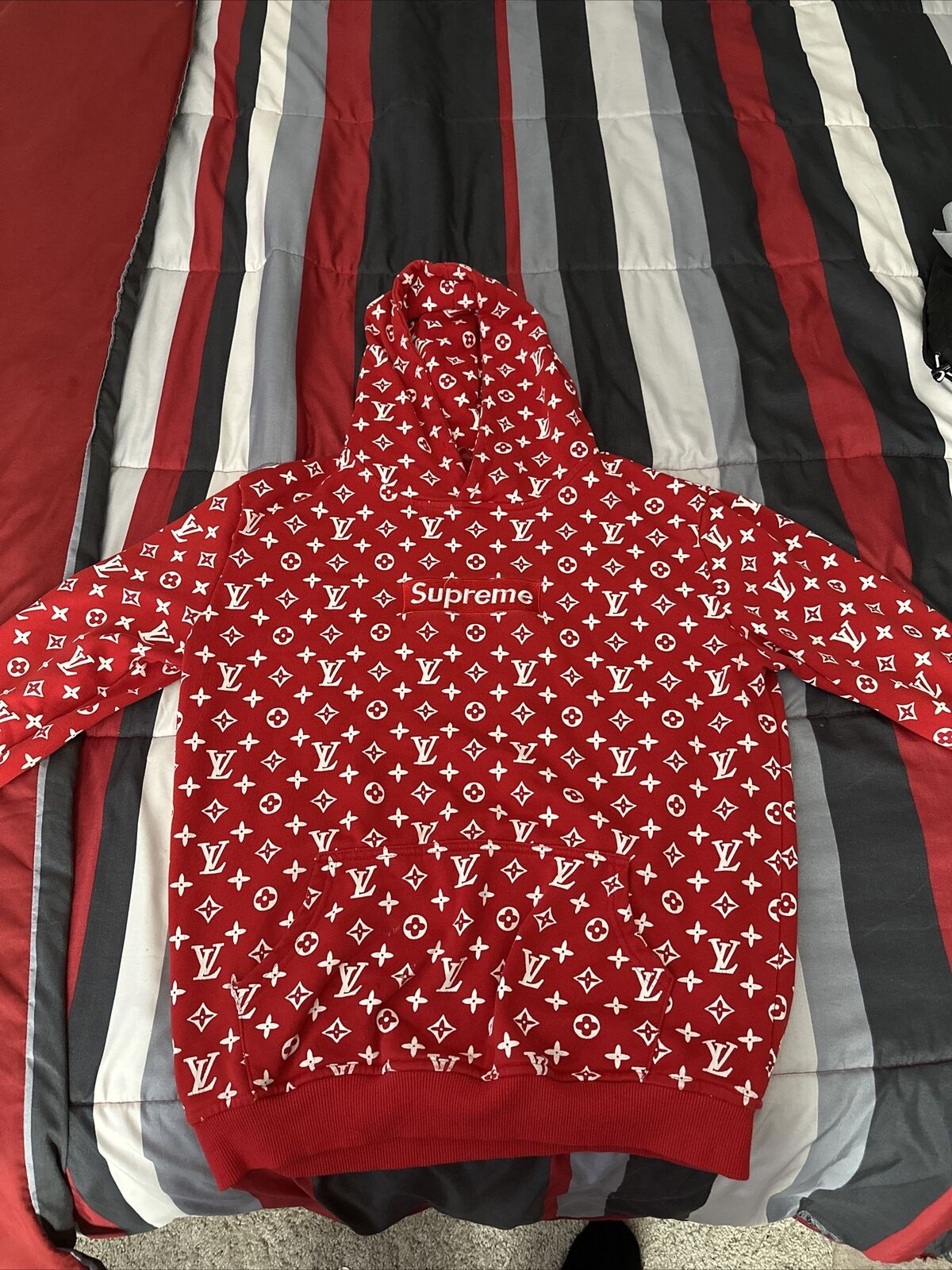 SUPREME LOUIS VUITTON HOODIE 100% AUTHENTIC PRE-OWNED AMAZING CONDITION  AAA+++