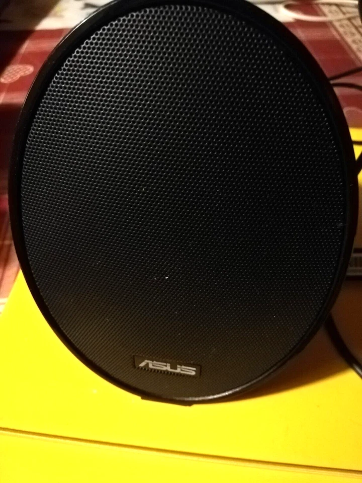 ASUS MS-100 - Altoparlanti 2.0 PC - presa USB - 3W RMS totali - Nero Lucido - Immagine 2 di 4