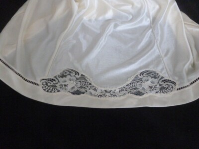 jolie combinaison&fond de robe vintage jolie dentelle taille 56 ref F56F